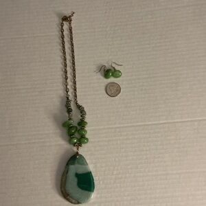 Chic Green Agate Necklace and Earring Set